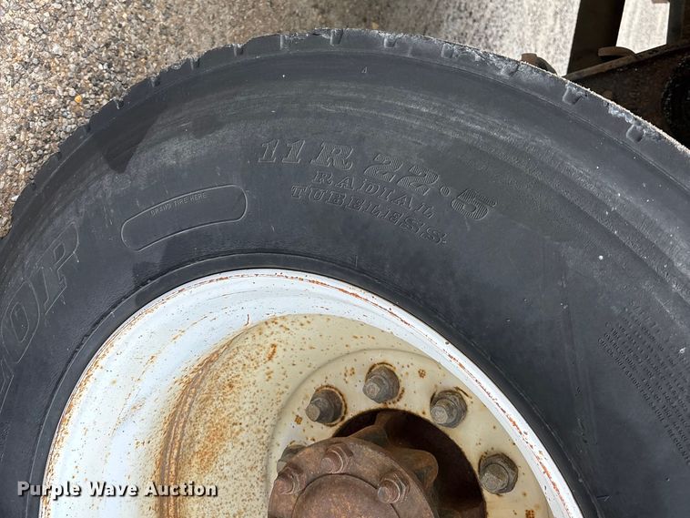 image for item DT0045 2000 International 4900 flatbed truck