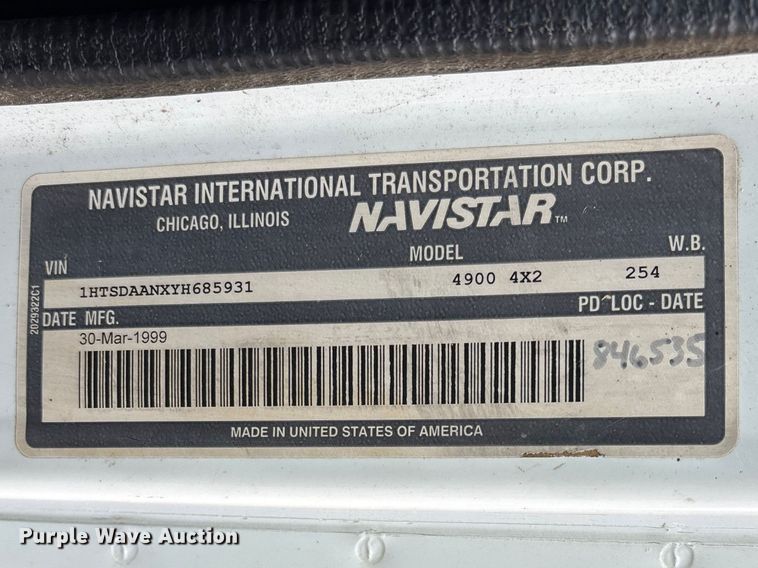 image for item DT0045 2000 International 4900 flatbed truck