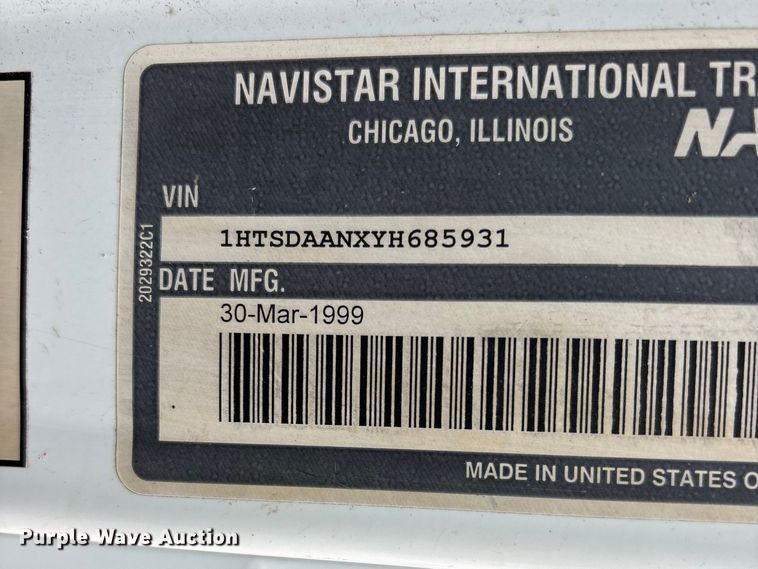 image for item DT0045 2000 International 4900 flatbed truck