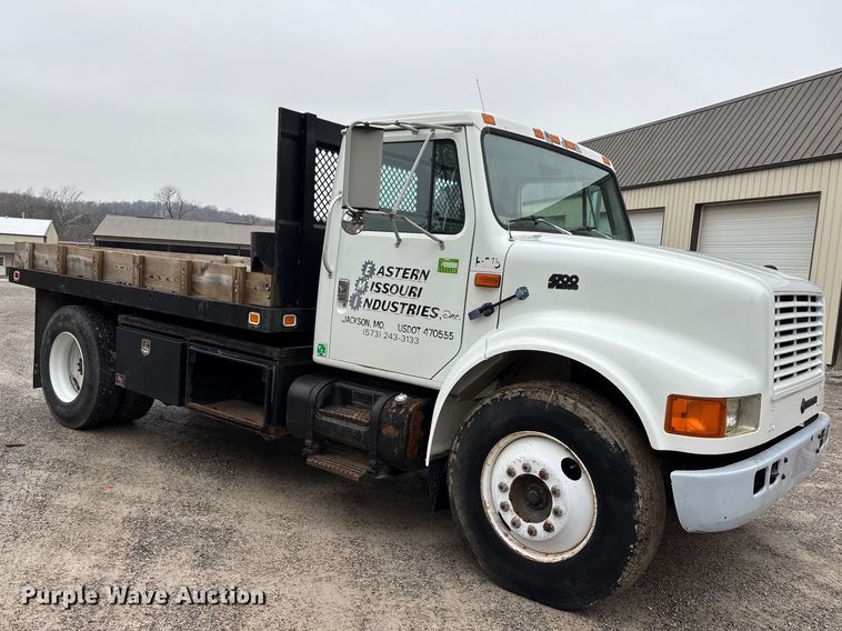 image for item DT0047 1996 International 4700 flatbed truck