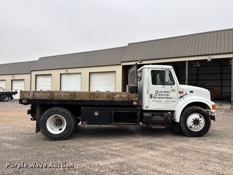 image for item DT0047 1996 International 4700 flatbed truck