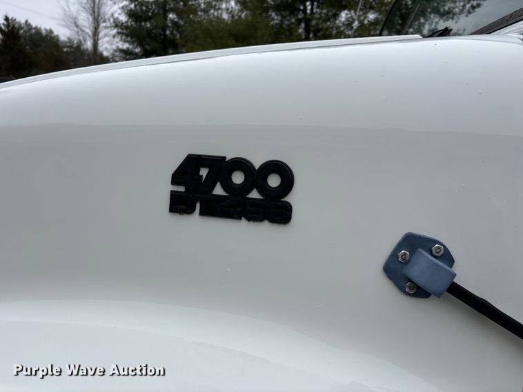 image for item DT0047 1996 International 4700 flatbed truck