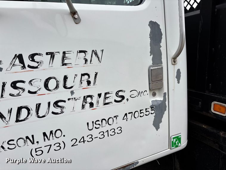 image for item DT0047 1996 International 4700 flatbed truck