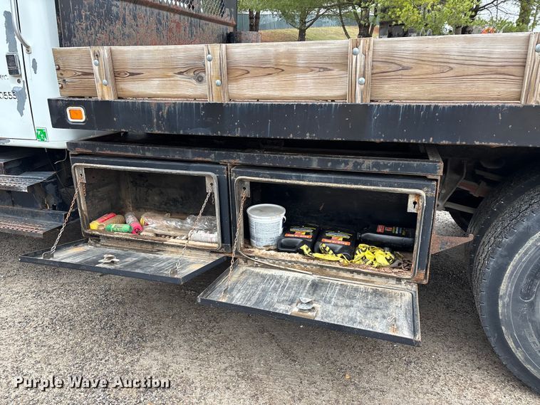 image for item DT0047 1996 International 4700 flatbed truck