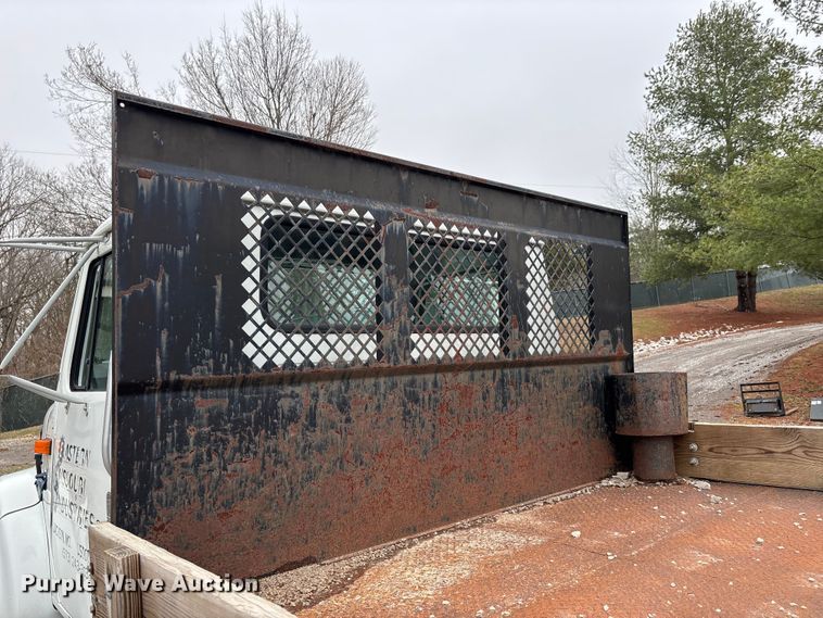 image for item DT0047 1996 International 4700 flatbed truck