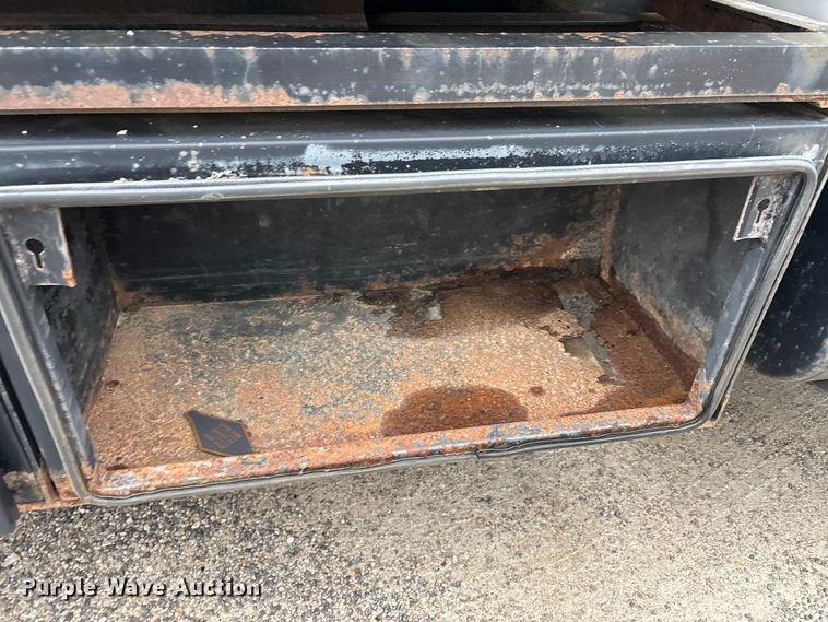 image for item DT0047 1996 International 4700 flatbed truck