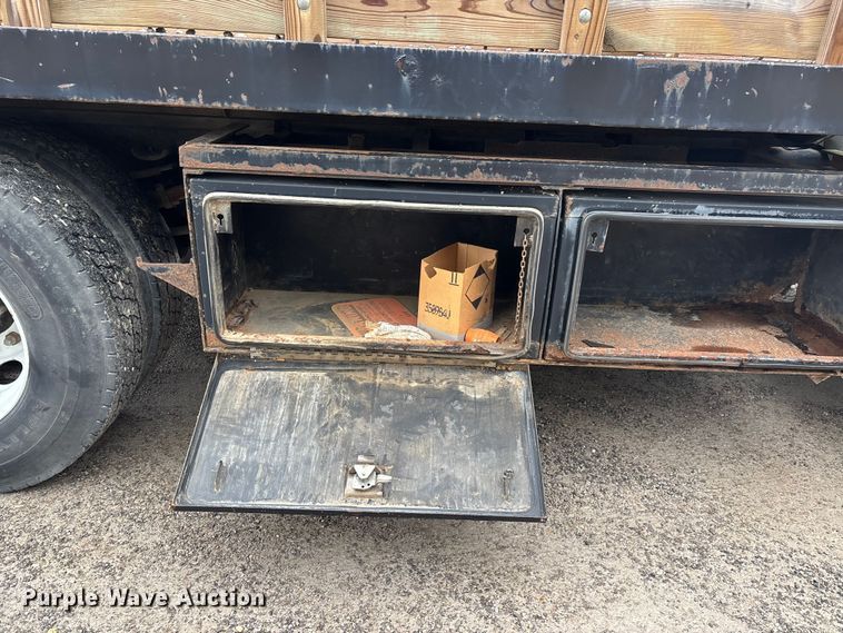 image for item DT0047 1996 International 4700 flatbed truck