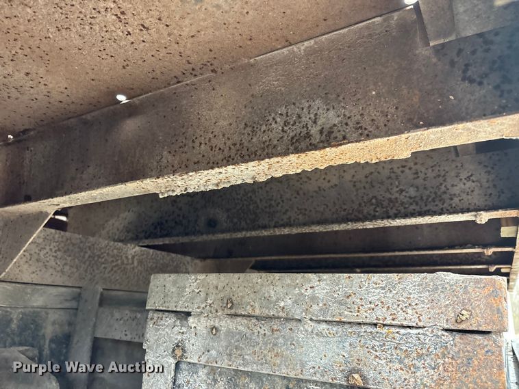 image for item DT0047 1996 International 4700 flatbed truck