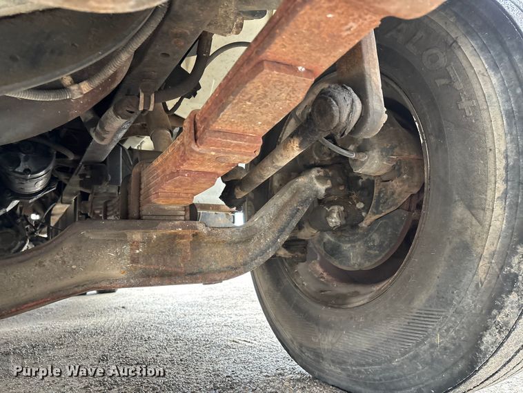 image for item DT0047 1996 International 4700 flatbed truck