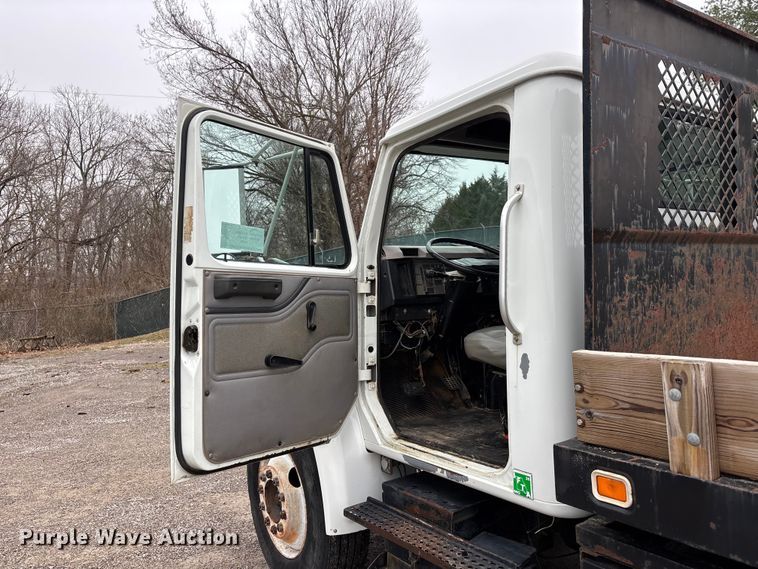 image for item DT0047 1996 International 4700 flatbed truck