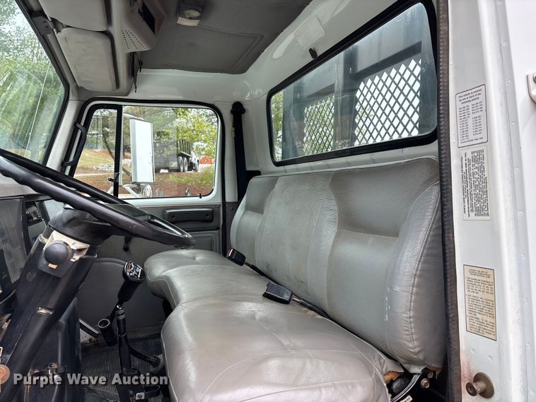 image for item DT0047 1996 International 4700 flatbed truck