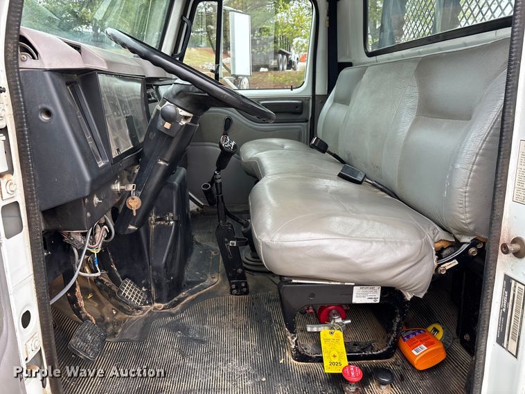 image for item DT0047 1996 International 4700 flatbed truck