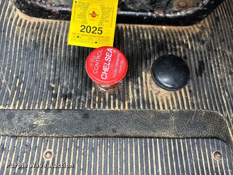 image for item DT0047 1996 International 4700 flatbed truck