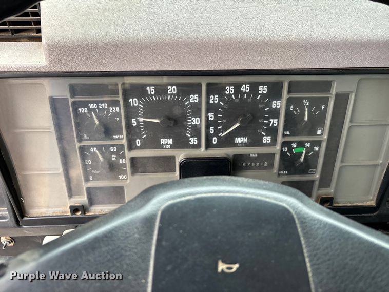 image for item DT0047 1996 International 4700 flatbed truck