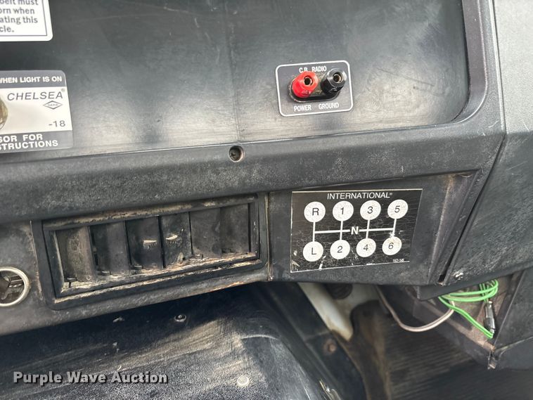 image for item DT0047 1996 International 4700 flatbed truck