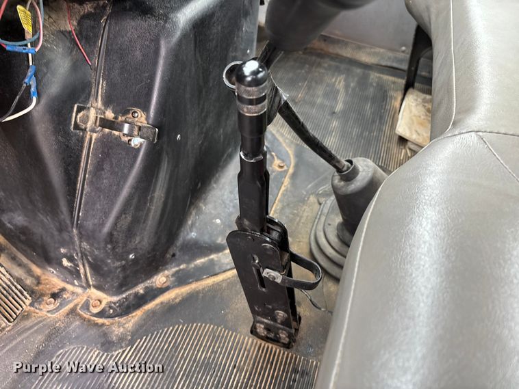 image for item DT0047 1996 International 4700 flatbed truck