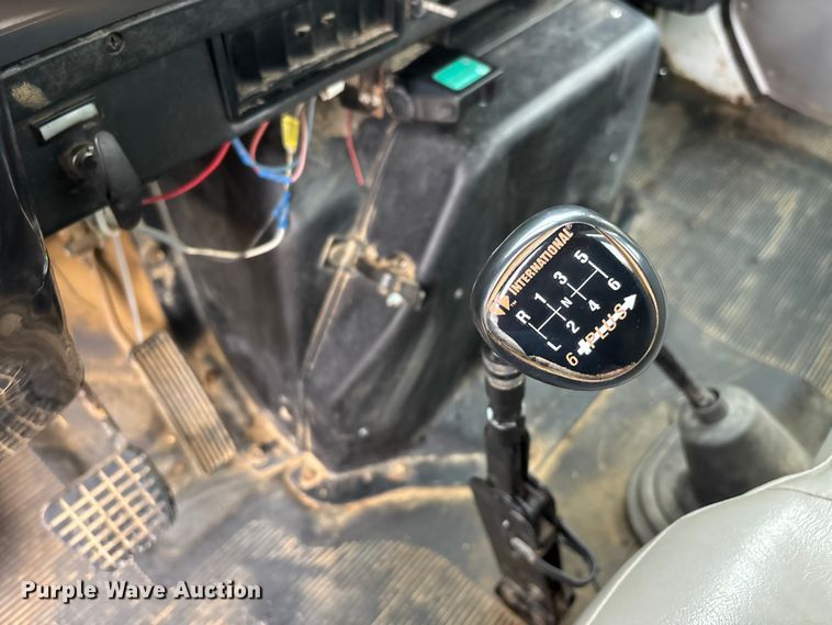 image for item DT0047 1996 International 4700 flatbed truck