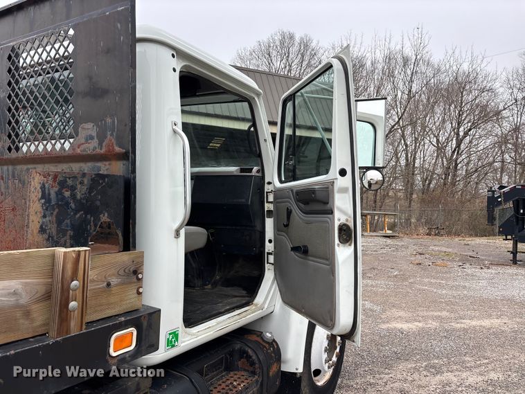 image for item DT0047 1996 International 4700 flatbed truck