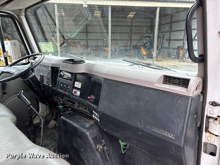 image for item DT0047 1996 International 4700 flatbed truck