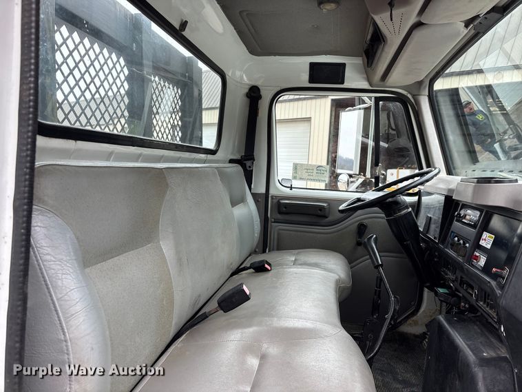 image for item DT0047 1996 International 4700 flatbed truck