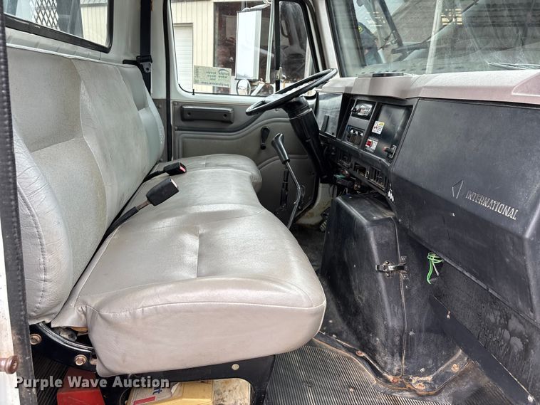 image for item DT0047 1996 International 4700 flatbed truck