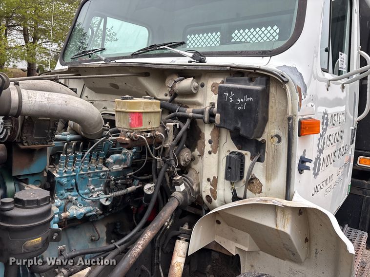 image for item DT0047 1996 International 4700 flatbed truck