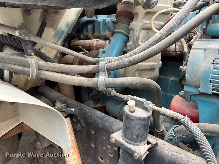 image for item DT0047 1996 International 4700 flatbed truck