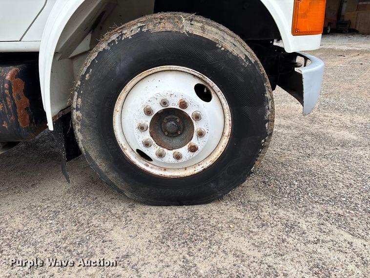 image for item DT0047 1996 International 4700 flatbed truck