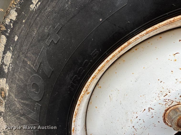 image for item DT0047 1996 International 4700 flatbed truck