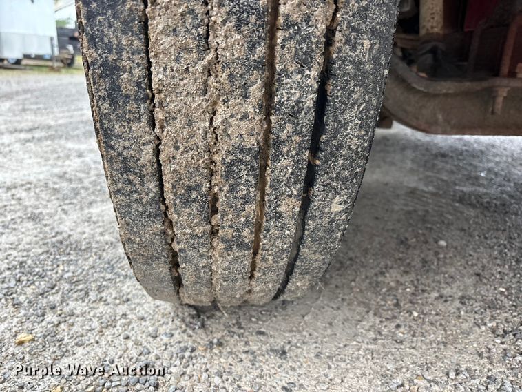 image for item DT0047 1996 International 4700 flatbed truck