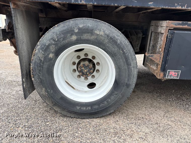 image for item DT0047 1996 International 4700 flatbed truck