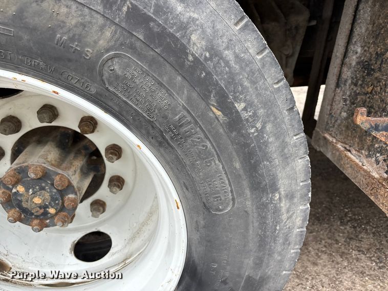 image for item DT0047 1996 International 4700 flatbed truck