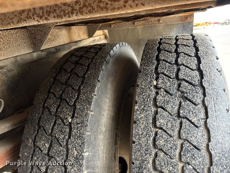 image for item DT0047 1996 International 4700 flatbed truck