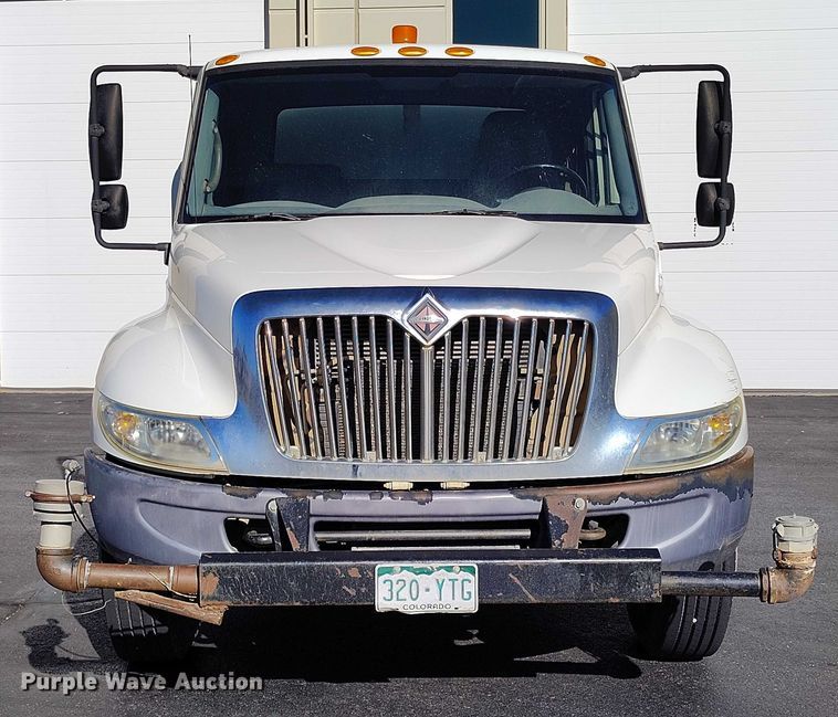 image for item DT0962 2007 International 4300 water truck