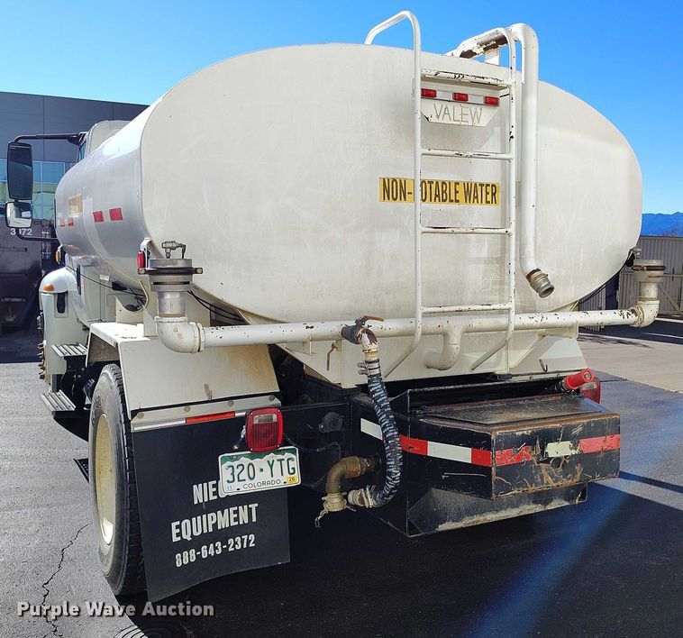 image for item DT0962 2007 International 4300 water truck