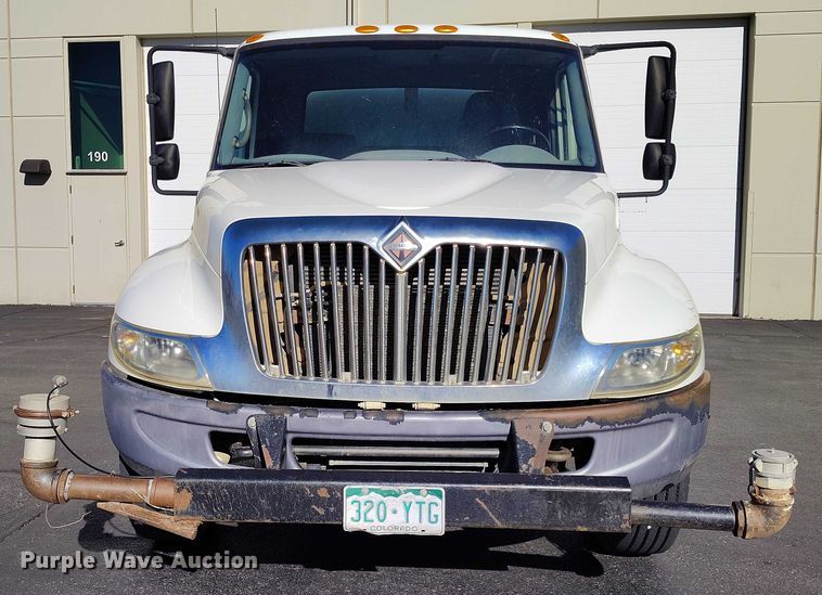 image for item DT0962 2007 International 4300 water truck