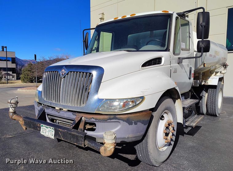 image for item DT0962 2007 International 4300 water truck