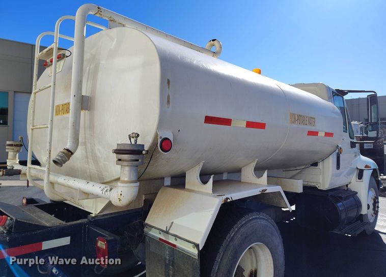 image for item DT0962 2007 International 4300 water truck