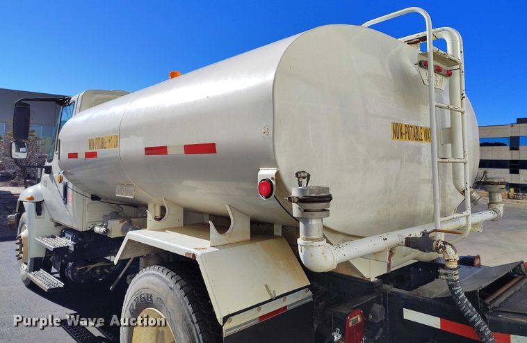 image for item DT0962 2007 International 4300 water truck
