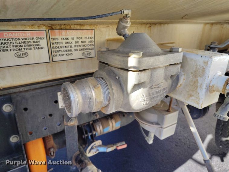 image for item DT0962 2007 International 4300 water truck