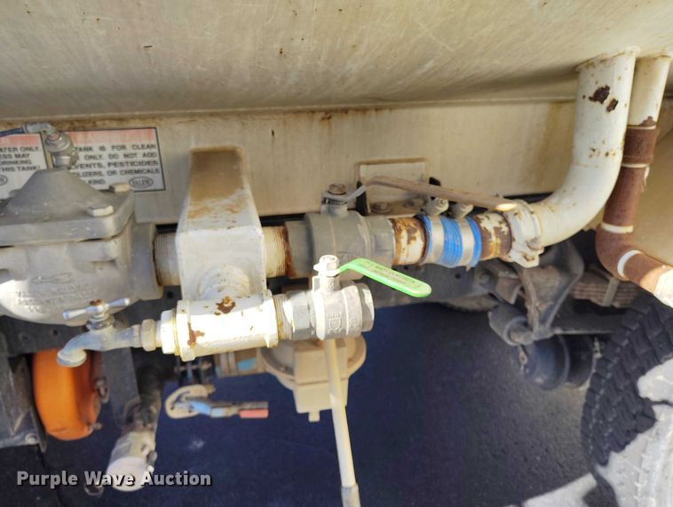 image for item DT0962 2007 International 4300 water truck