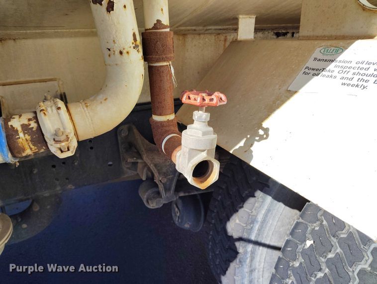 image for item DT0962 2007 International 4300 water truck