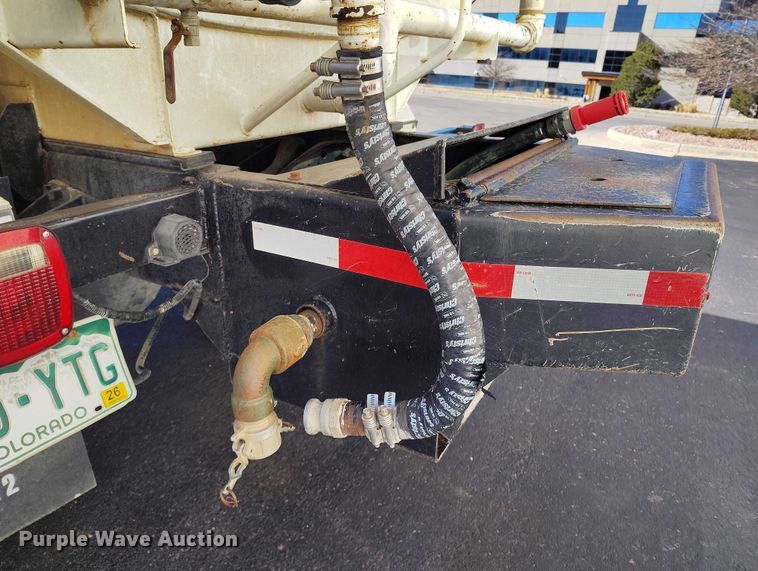 image for item DT0962 2007 International 4300 water truck