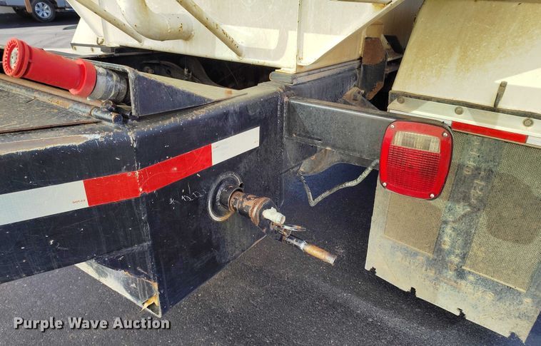 image for item DT0962 2007 International 4300 water truck