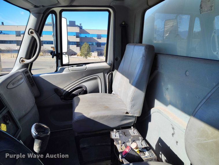 image for item DT0962 2007 International 4300 water truck