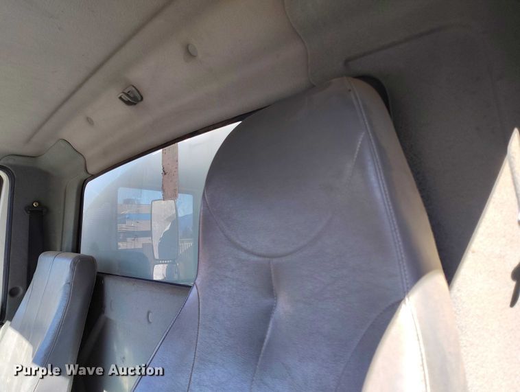 image for item DT0962 2007 International 4300 water truck