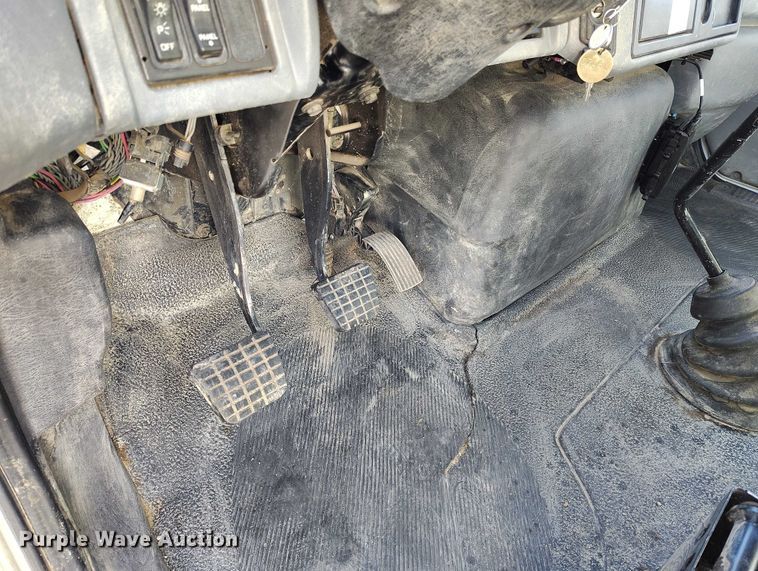 image for item DT0962 2007 International 4300 water truck