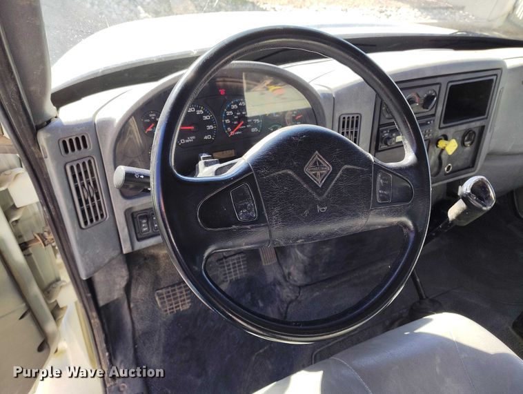 image for item DT0962 2007 International 4300 water truck