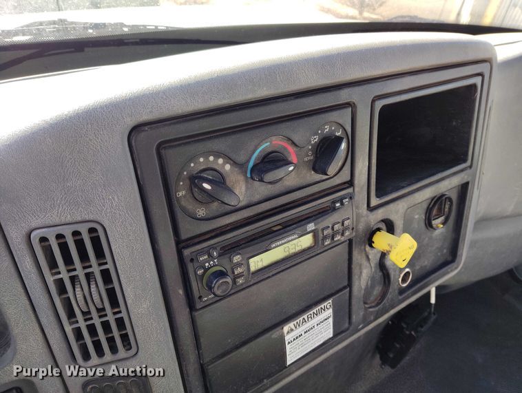 image for item DT0962 2007 International 4300 water truck