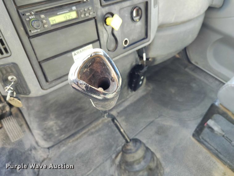 image for item DT0962 2007 International 4300 water truck